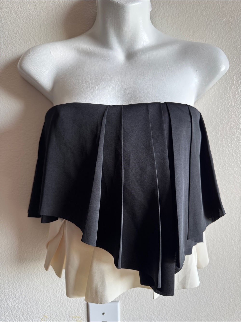 CEDRIC CHARLIER Asymmetrical strapless top Black and Cream